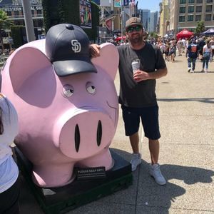 Meet your Posher, Dennis